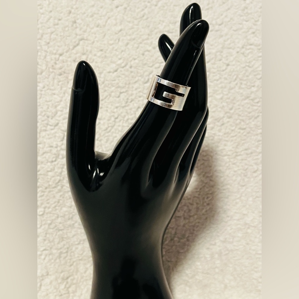 Gucci Cutout G Thick Band Silver Ring